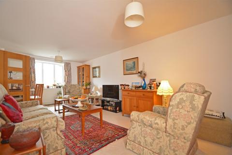 2 bedroom flat for sale, Meadowside, Storrington, West Sussex, RH20