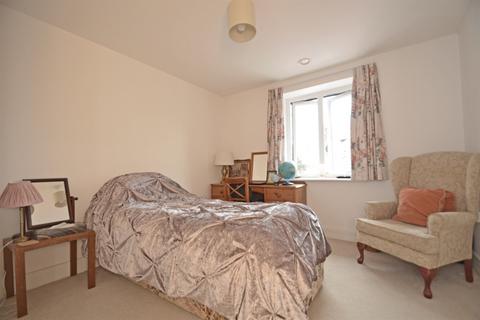 2 bedroom flat for sale, Meadowside, Storrington, West Sussex, RH20
