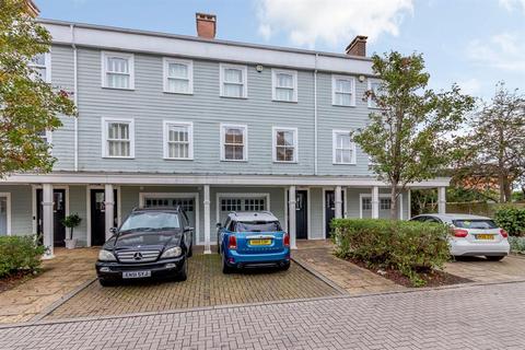 13 Portland Close, Worcester Park, KT4 8BW