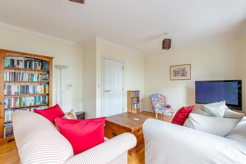 13 Portland Close, Worcester Park, KT4 8BW