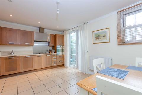 13 Portland Close, Worcester Park, KT4 8BW