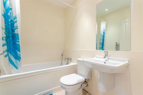 13 Portland Close, Worcester Park, KT4 8BW