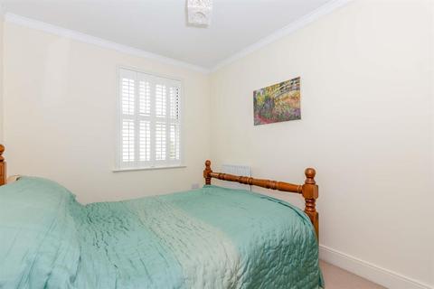 13 Portland Close, Worcester Park, KT4 8BW