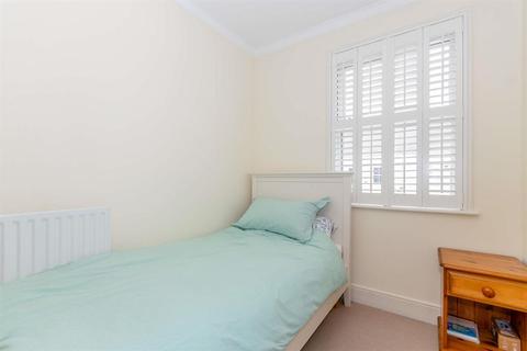 13 Portland Close, Worcester Park, KT4 8BW
