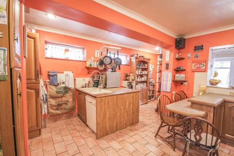 62 Somermead, Bristol, BS3 5QS