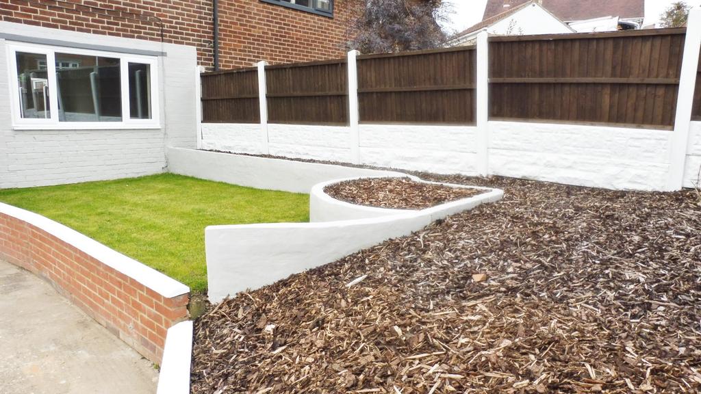 Garden to the Front