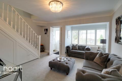3 Rushdene Walk, Biggin Hill, Westerham, TN16 3UG
