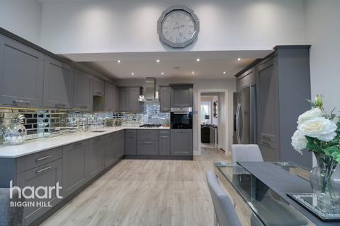 3 Rushdene Walk, Biggin Hill, Westerham, TN16 3UG