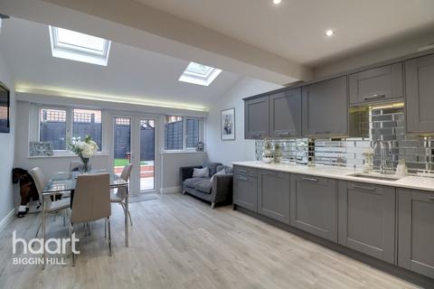 3 Rushdene Walk, Biggin Hill, Westerham, TN16 3UG