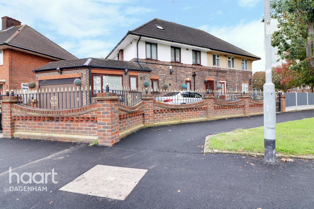 Wykeham Green, Dagenham 3 bed semidetached house £500,000