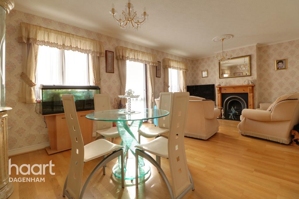 Wykeham Green, Dagenham 3 bed semidetached house £500,000