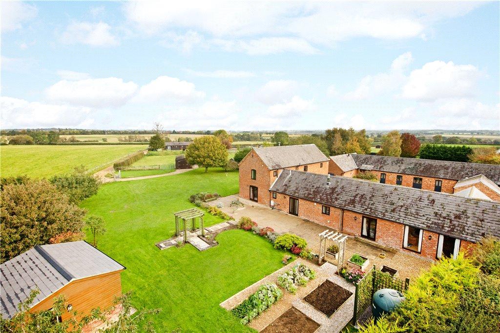 Lenborough, Buckingham, Buckinghamshire, MK18 5 bed equestrian property