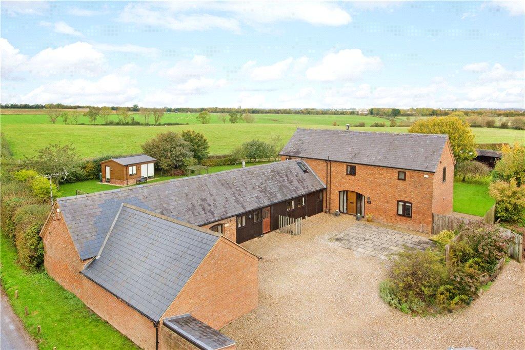Lenborough, Buckingham, Buckinghamshire, MK18 5 bed equestrian property