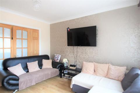 44 Cassiobury Avenue, Feltham, TW14 9JF