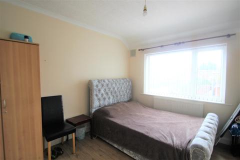 44 Cassiobury Avenue, Feltham, TW14 9JF