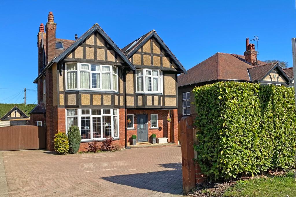 Wetherby Road, Harrogate 6 bed detached house £650,000
