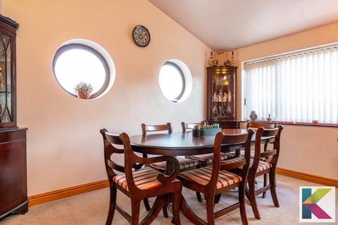 27 Carr Lane, Greenfield, Oldham, OL3 7AZ