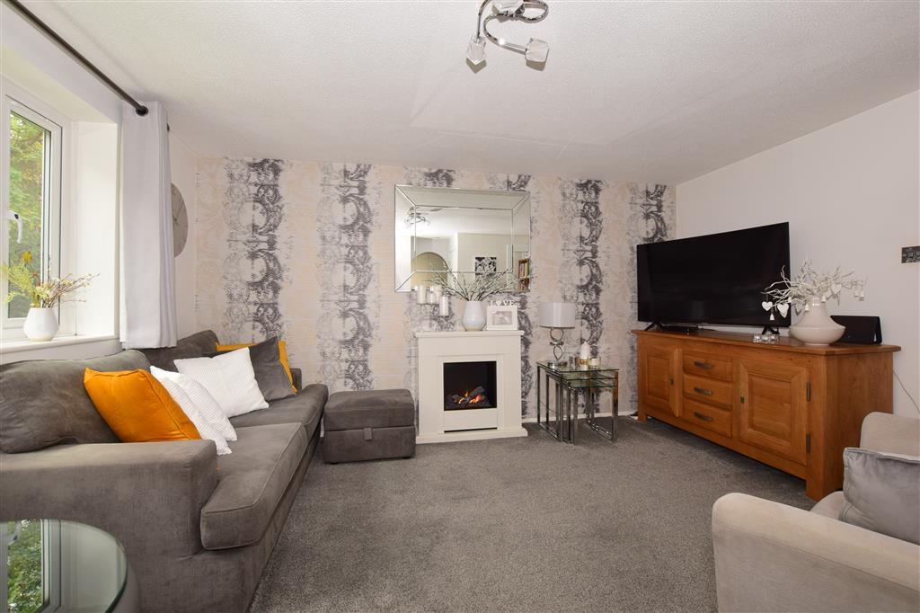 Chipstead Close, Belmont, Sutton, Surrey 2 bed ground floor flat £280,000