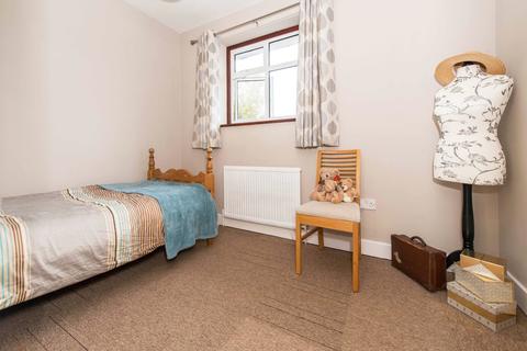 73 Derwent Drive, Purley, CR8 1ES