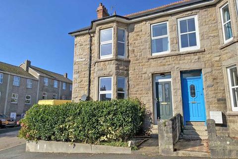 22 Castle Road, Penzance, TR18 2AX