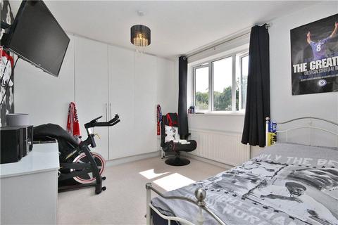 24 Hamilton Close, Feltham, TW13 4PS