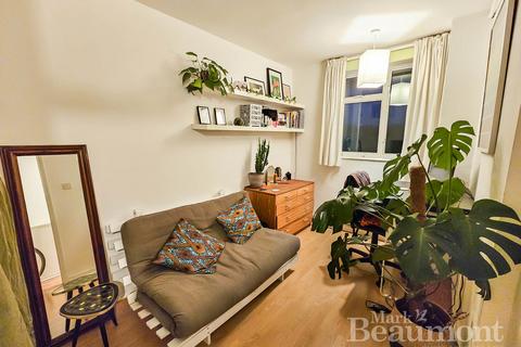 2 bedroom flat to rent, Wickham Road, Brockley