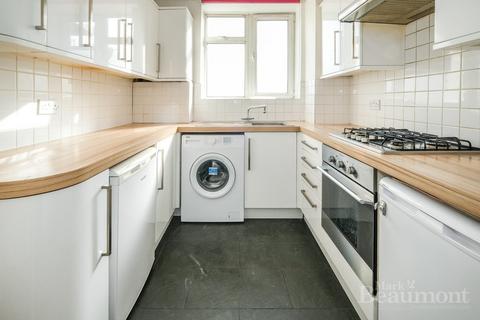 2 bedroom flat to rent, Wickham Road, Brockley