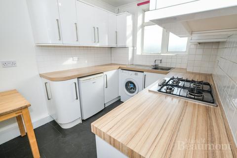 2 bedroom flat to rent, Wickham Road, Brockley