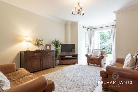 4 Appleton Gardens, Gretton, Corby, NN17 3EF
