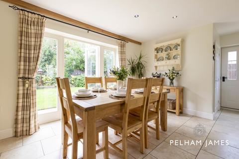 4 Appleton Gardens, Gretton, Corby, NN17 3EF