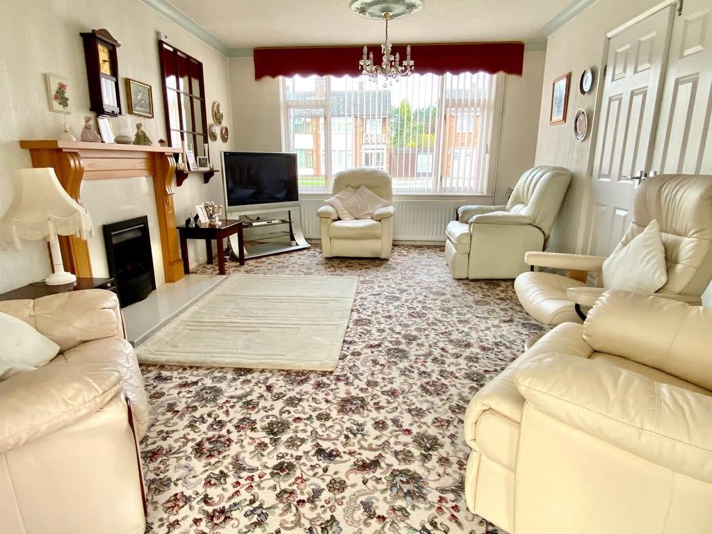 St Nicolas Park Drive, Nuneaton 3 bed detached house £265,000