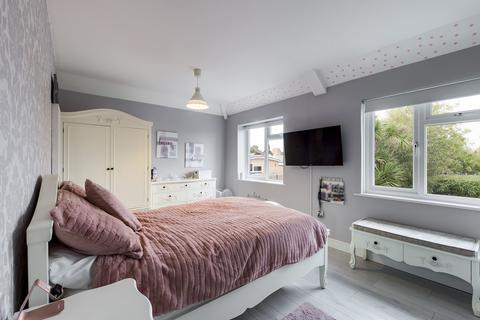 1 Newnham Avenue, Ruislip, HA4 9RW