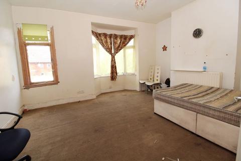 33 Bescot Road, Walsall, WS2 9AD