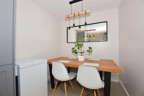 2 Commodores Close, Minster On Sea, Sheerness, ME12 3UU