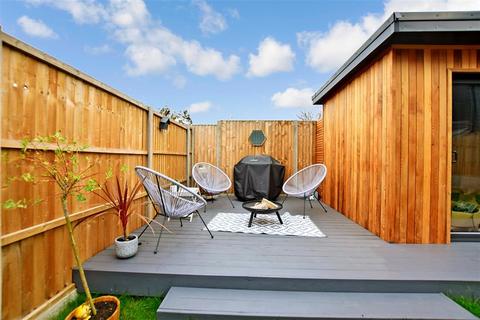 2 Commodores Close, Minster On Sea, Sheerness, ME12 3UU
