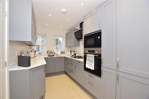 2 Commodores Close, Minster On Sea, Sheerness, ME12 3UU