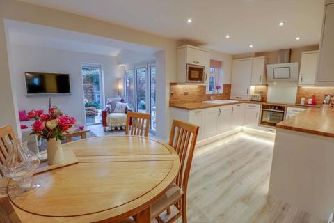 3 Aspen Close, Willerby, Hull, HU10 6FR