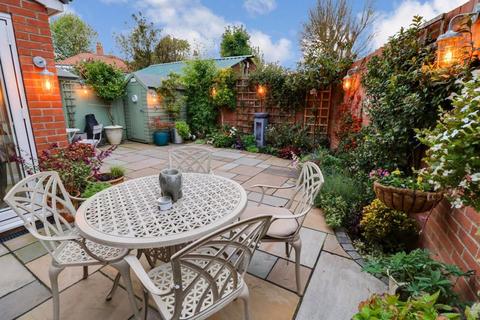3 Aspen Close, Willerby, Hull, HU10 6FR