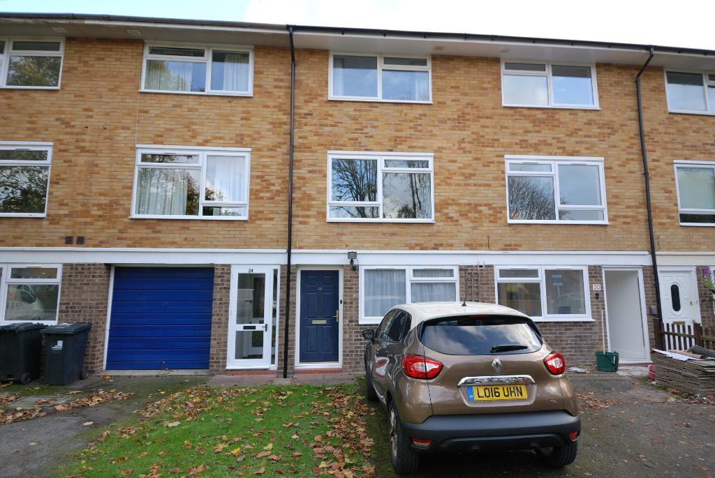 Golden Manor, Hanwell, London, W7 3EG 3 bed townhouse £650,000