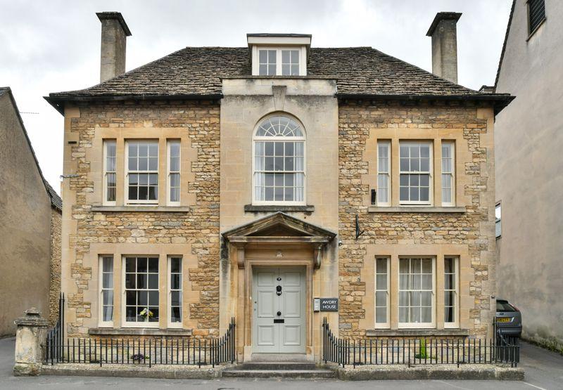 St. Mary Street, Chippenham 2 bed apartment £850 pcm (£196 pw)