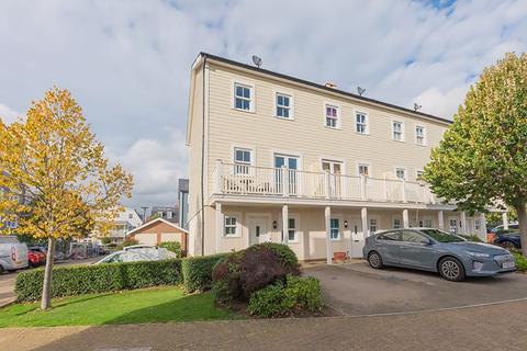 26 Westmount Close, Worcester Park, KT4 8FL
