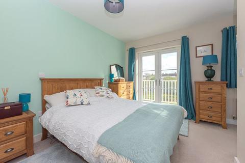 26 Westmount Close, Worcester Park, KT4 8FL