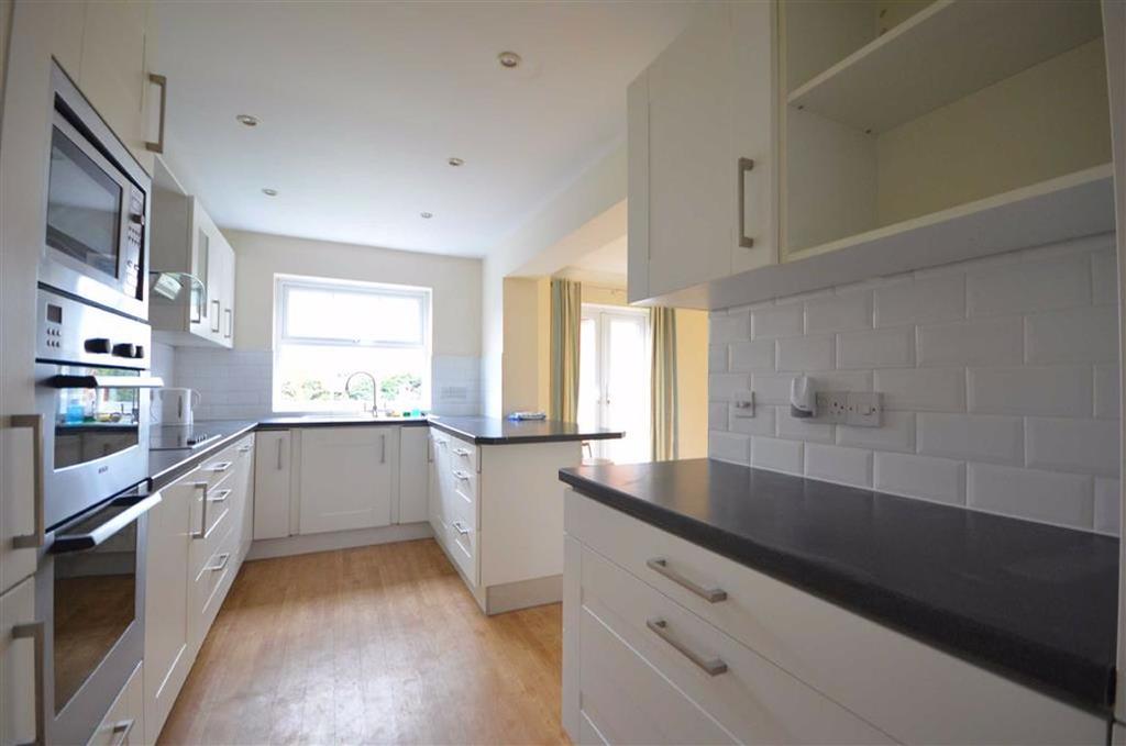 Shackleton Close, Churchdown, Gloucester 4 bed detached house £1,350