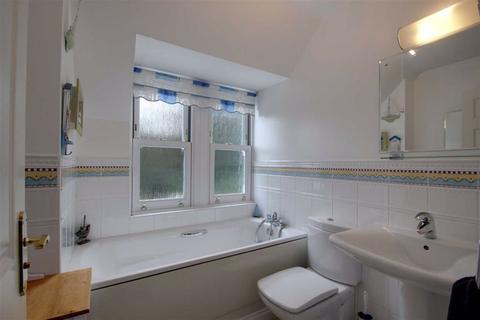 9 The Courtyard, Shendish, Hemel Hempstead, HP3 0AS