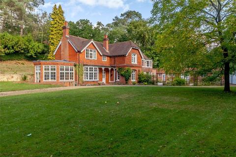 29 Dene Lane, Lower Bourne, Farnham, GU10 3RH