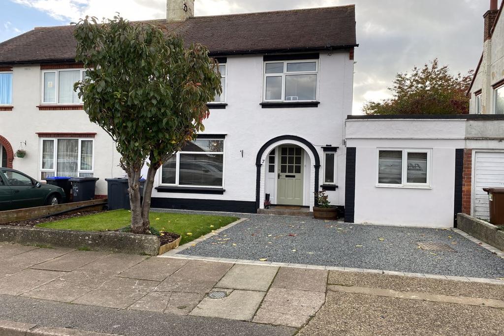 Debdale Road, The Headlands, Northampton 3 bed semidetached house £274,995