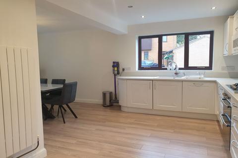 26 Berrydale, Northampton, NN3 5EQ