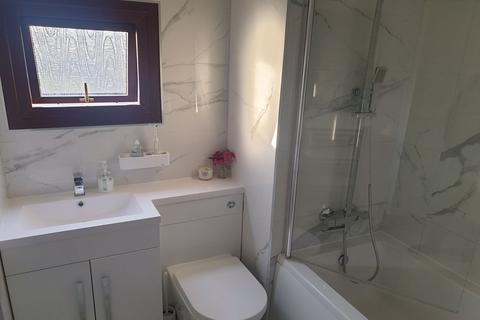 26 Berrydale, Northampton, NN3 5EQ