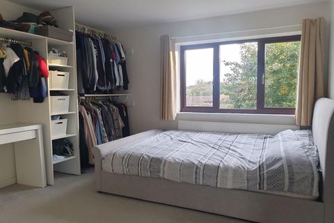 26 Berrydale, Northampton, NN3 5EQ