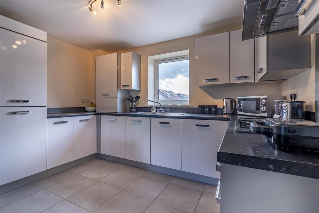 Kitchen 1.jpg